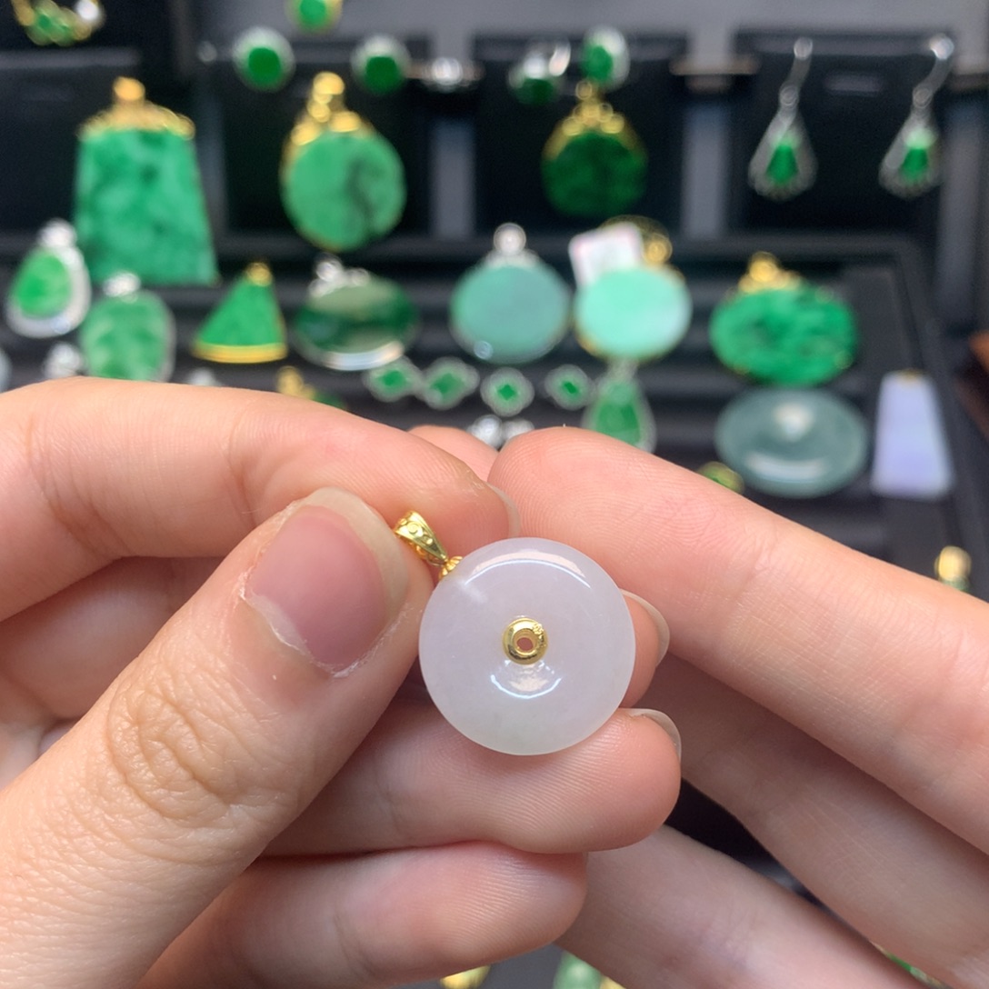 翡翠未镶嵌颈饰有纹裂