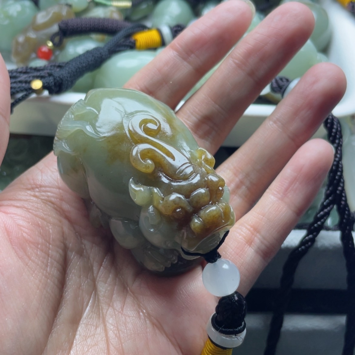 【闪购商品】和田玉颈饰未镶嵌火****?