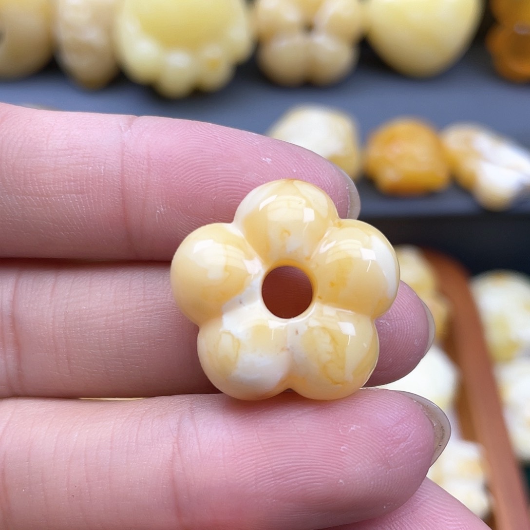 琥珀裸石未镶嵌蜜蜡