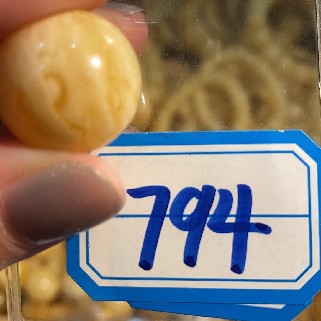 未镶嵌琥珀珠宝奇石794