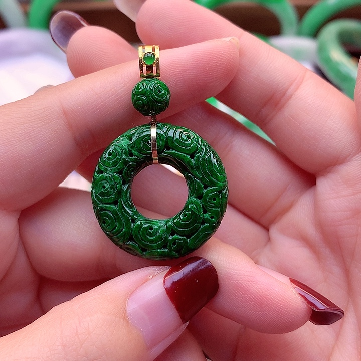 翡翠颈饰18K金镶嵌翡翠