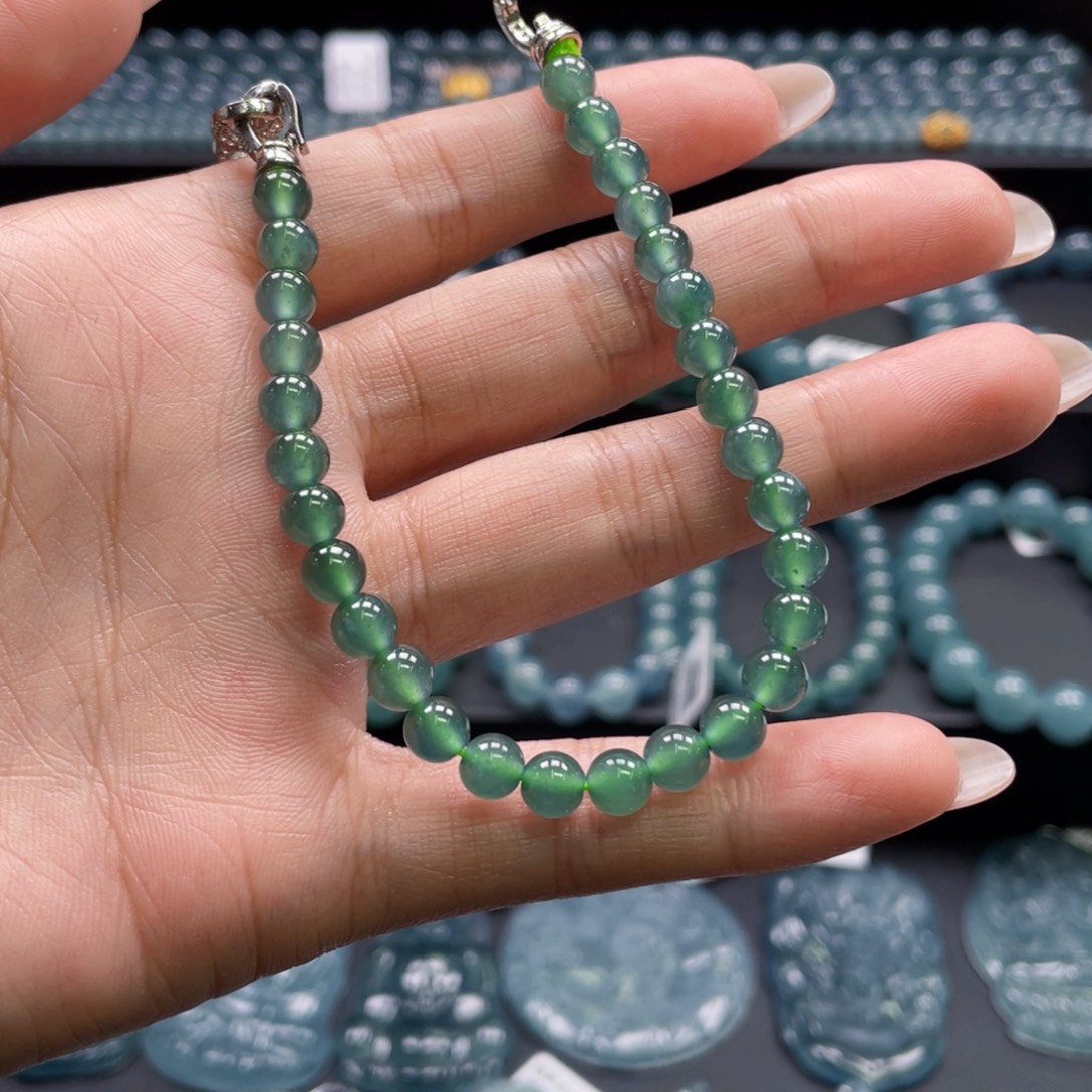 翡翠未镶嵌颈饰卡5.7