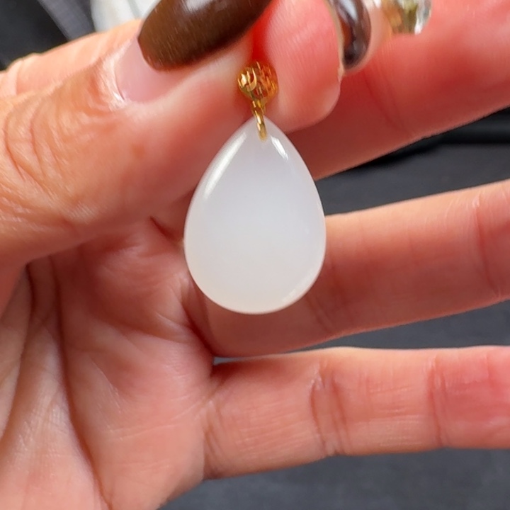 和田玉18K金镶嵌颈饰