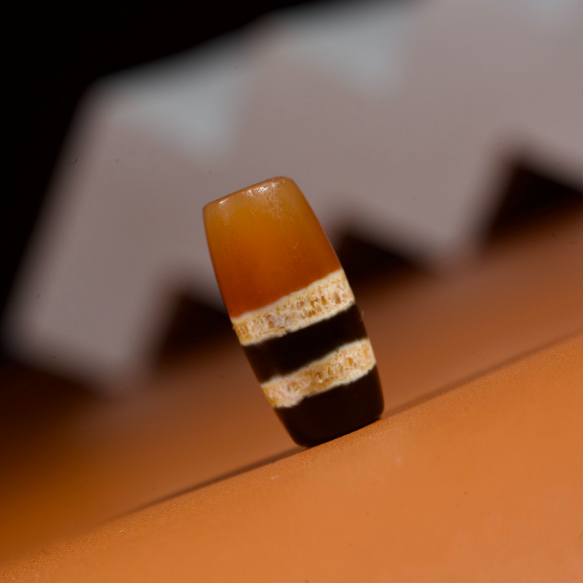 孟加拉三色珠 尺寸：19.7*9.3mm