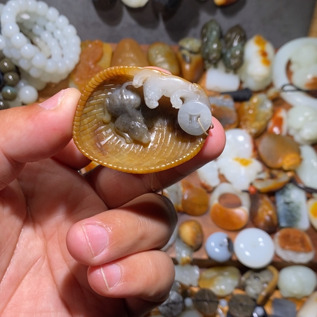 和田玉颈饰未镶嵌大*_