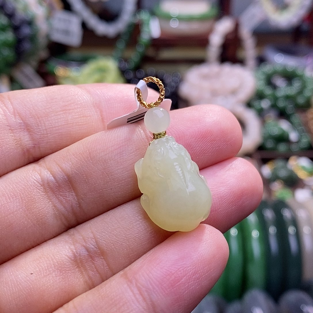 和田玉未镶嵌收藏级新疆若羌黄口老矿料貔貅吊坠