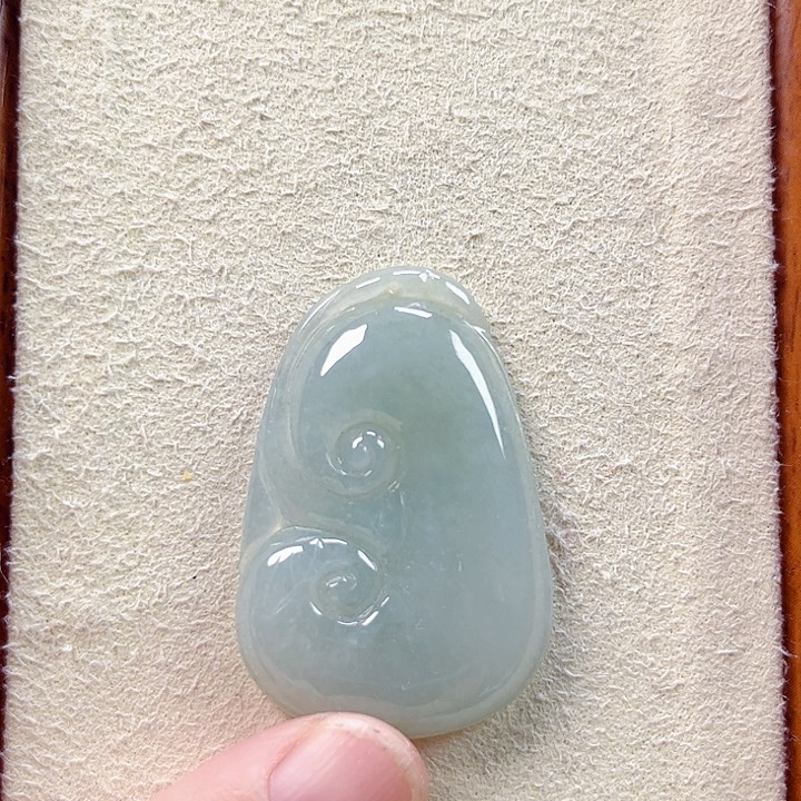 翡翠未镶嵌颈饰孤品