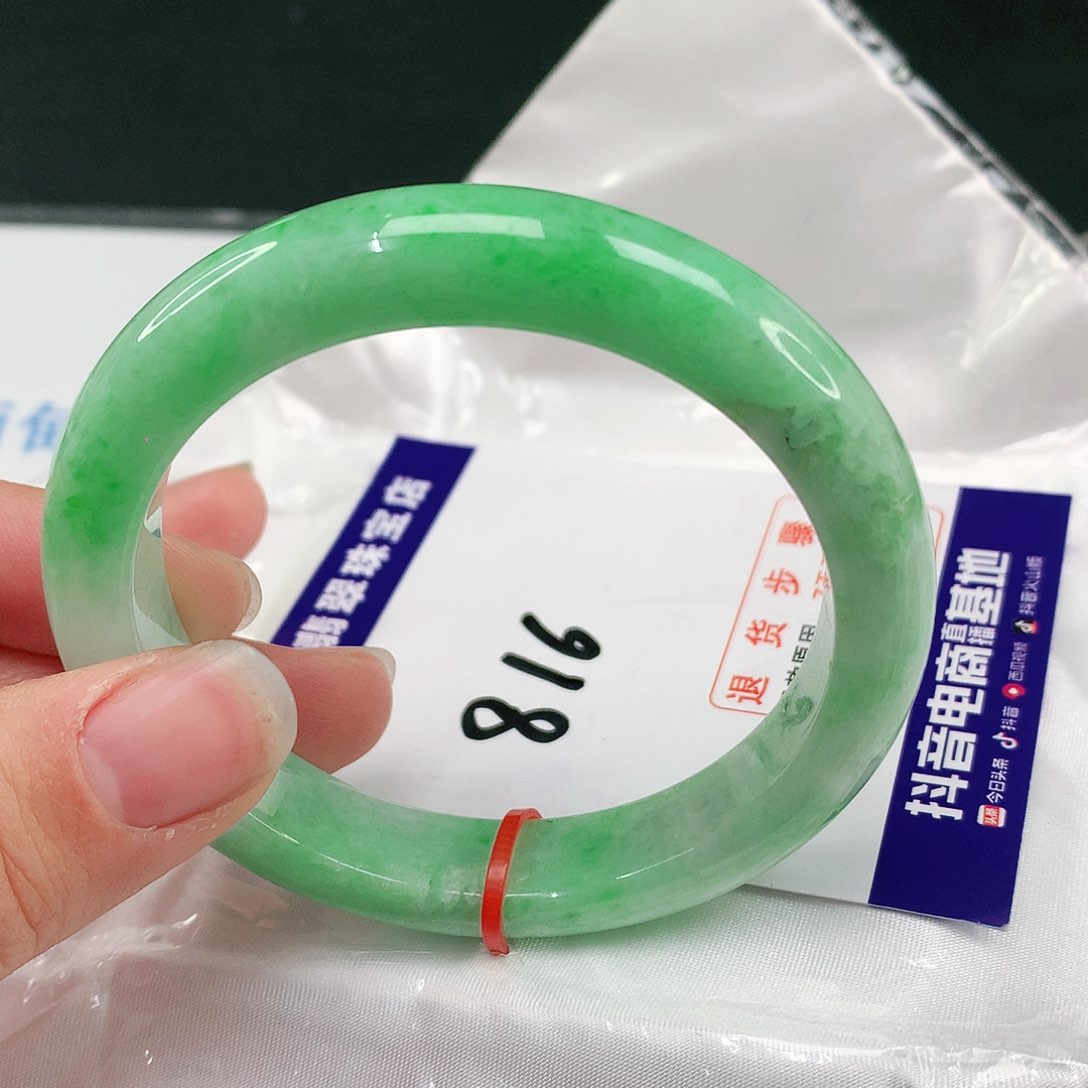 翡翠手镯未镶嵌翡翠