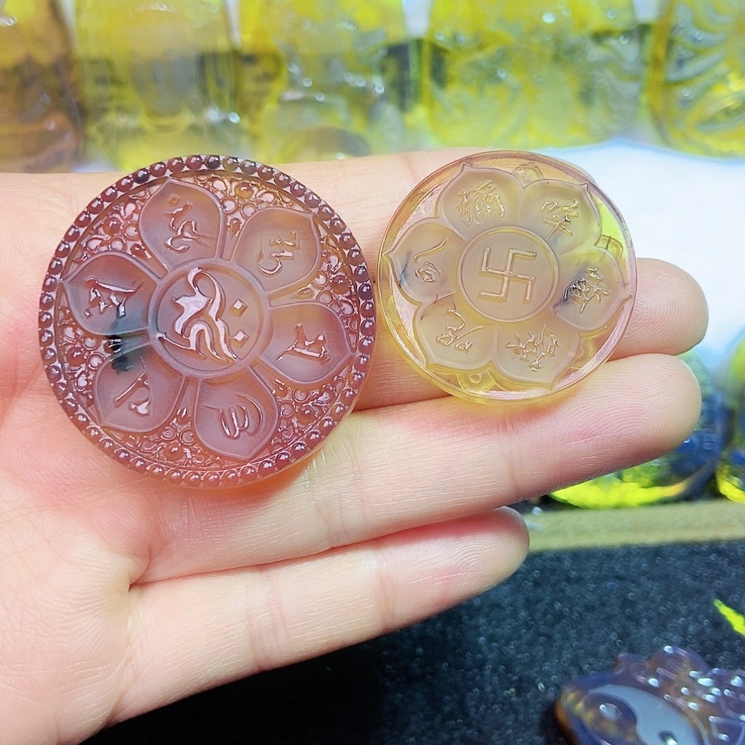 琥珀颈饰未镶嵌龙*六字真言