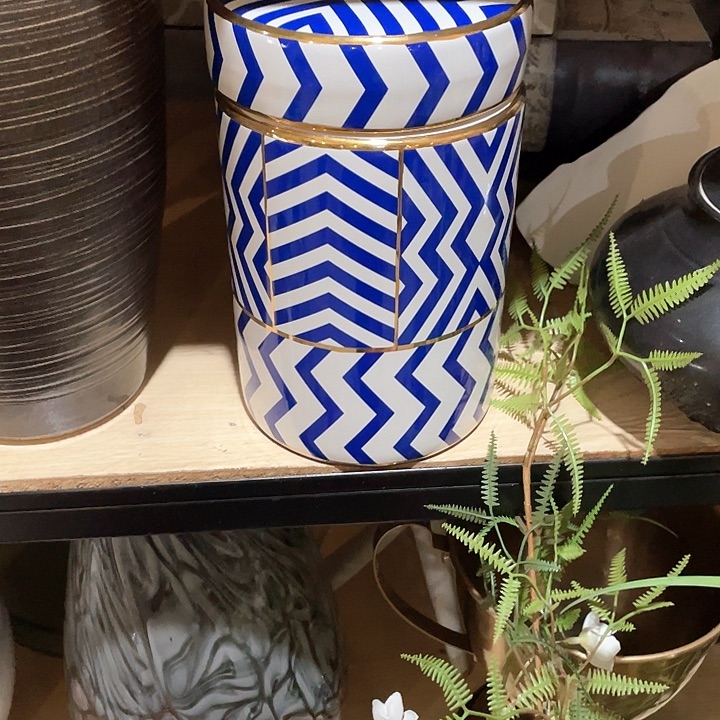 陶瓷花瓶，仿真绿植。