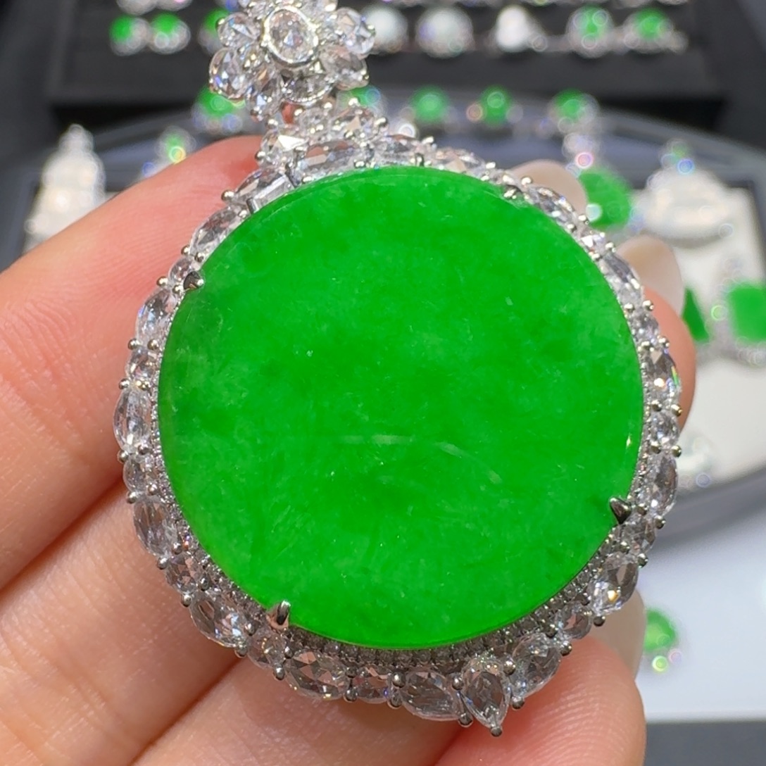 睛***天翡翠18K金镶嵌颈饰收到货48小时鉴赏期分单