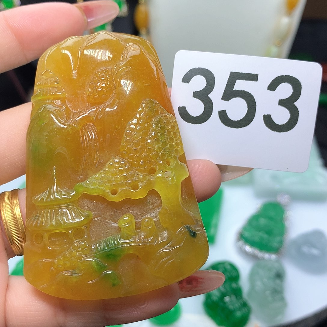 翡翠吊坠(赠链)未镶嵌