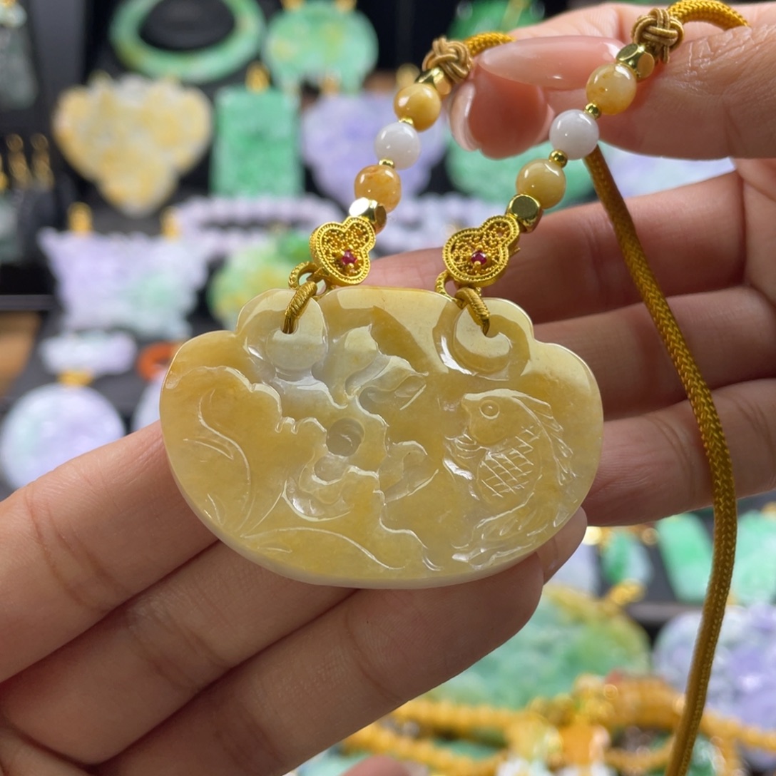 翡翠未镶嵌颈饰待编织