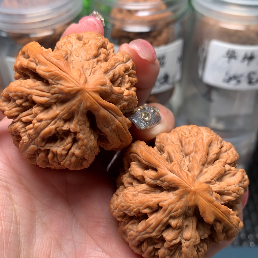 文玩核桃把件45-17225-1。  