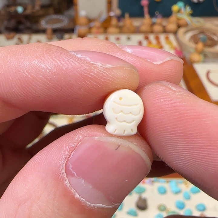 琥珀未镶嵌裸石猛犸象牙小鱼配饰