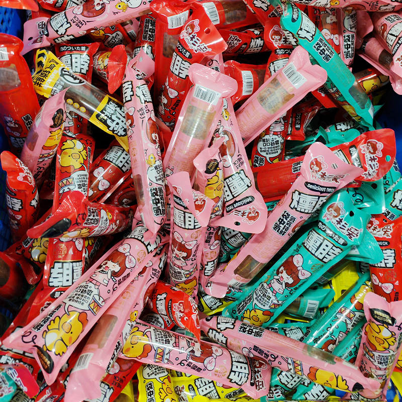 零食大礼包直播间配一箱各种口味新日期+部分临期1-6月介意勿拍