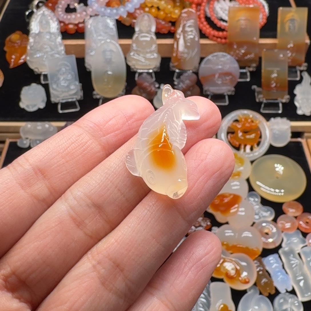 北***司玛瑙/玉髓未镶嵌颈饰