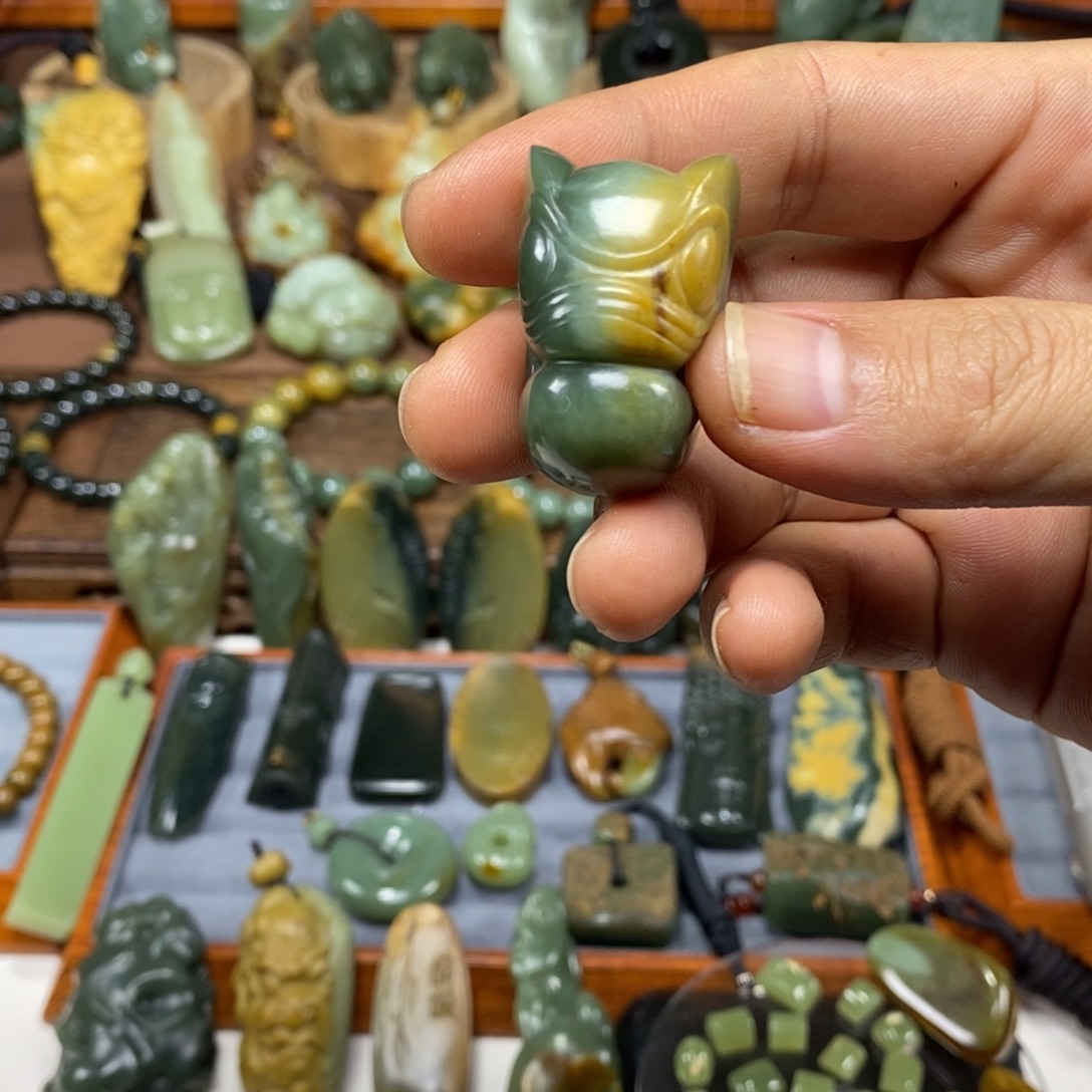 铁***️岫岩河磨玉（透闪石质玉）未镶嵌吊坠(赠链)