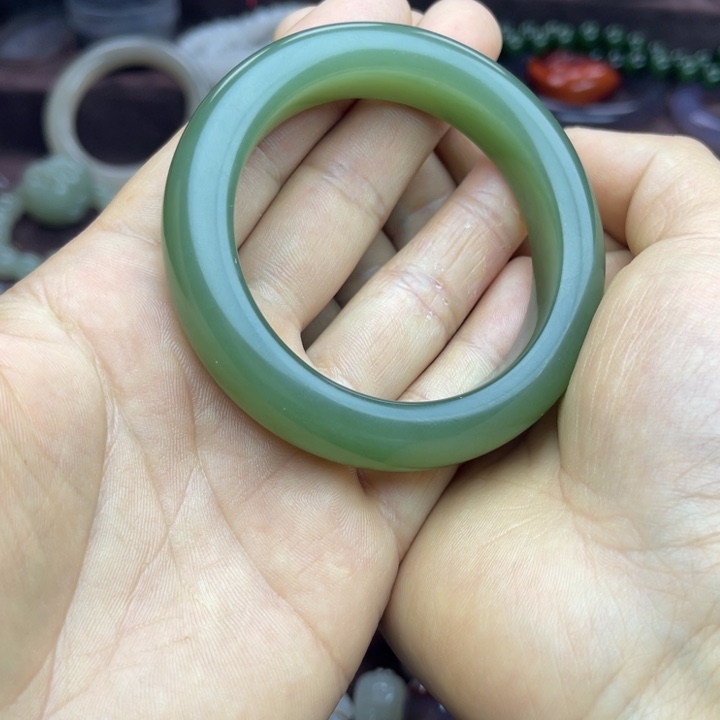 和田玉手镯未镶嵌