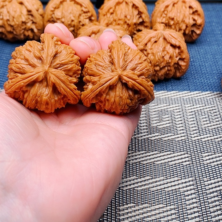 有***9文玩核桃吊坠三棱