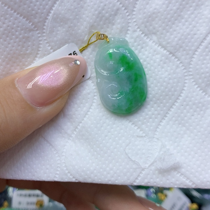 颈饰18K金镶嵌翡翠