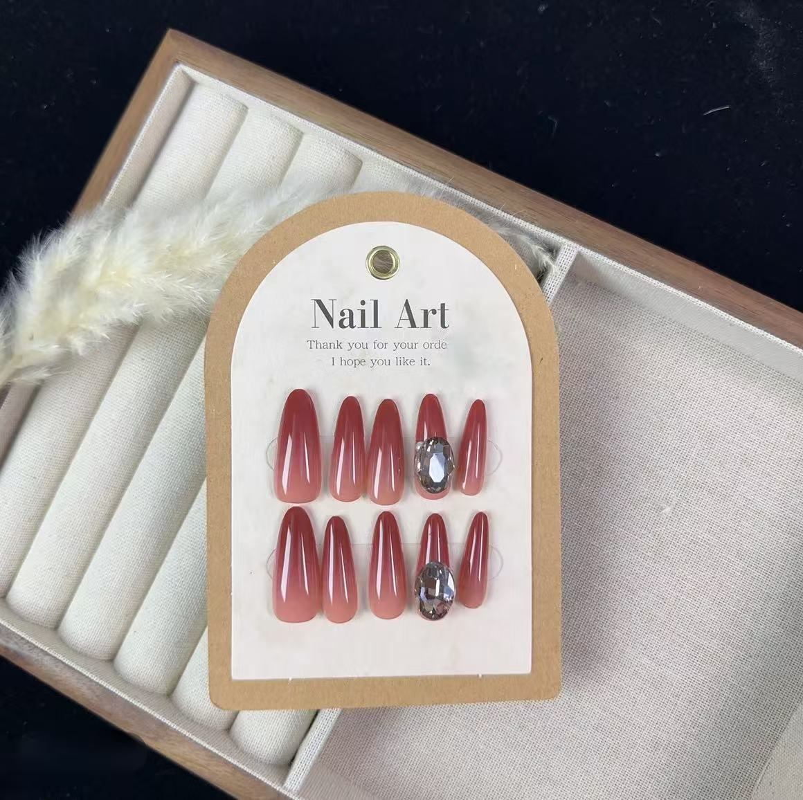 2024年秋冬爆款穿戴甲中长款渐变堆钻显白美甲高级感百搭爆闪钻