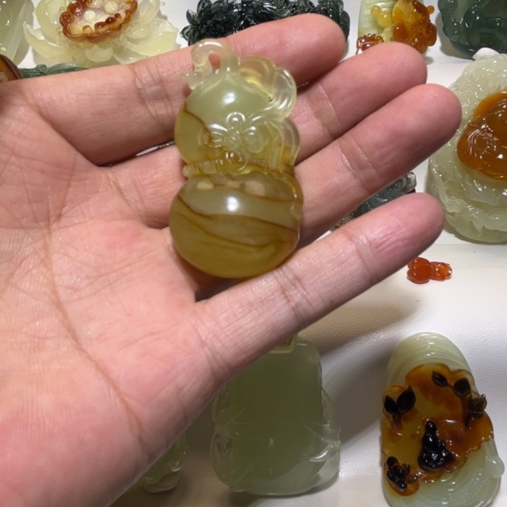 岫玉未镶嵌吊坠(赠链)