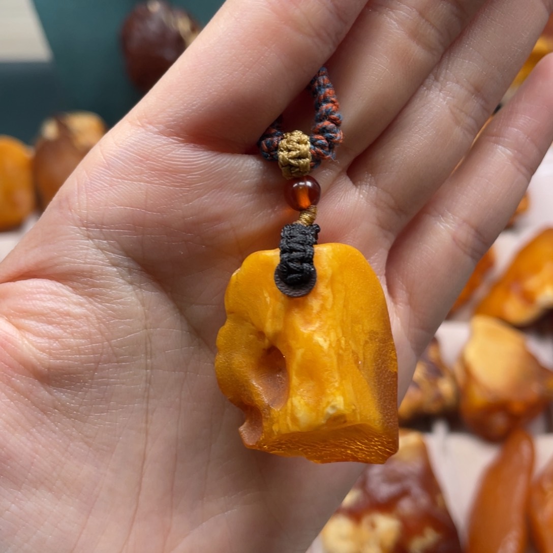 未镶嵌琥珀珠宝奇石