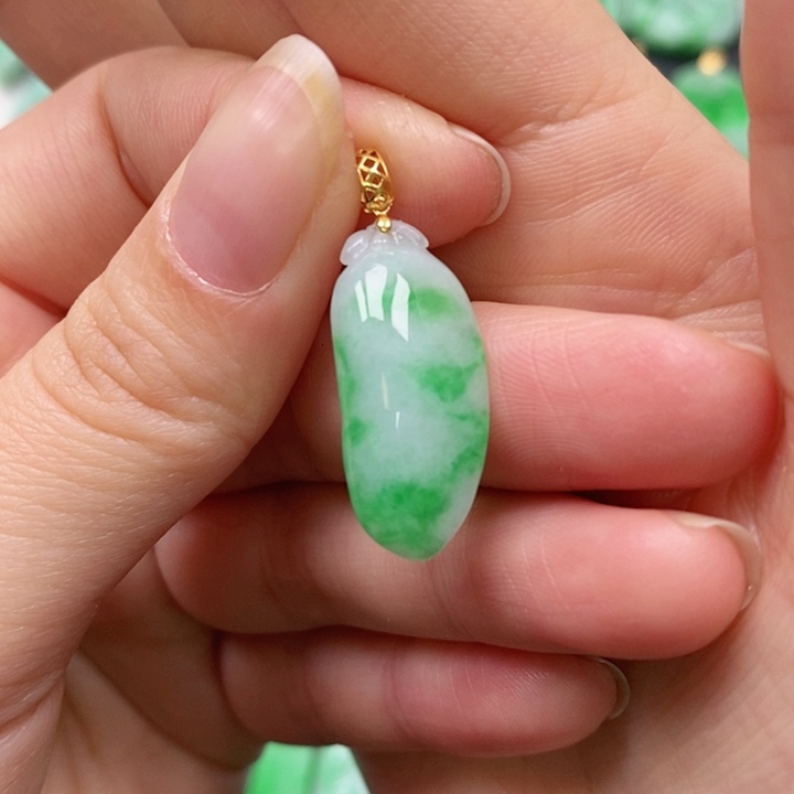 翡翠颈饰未镶嵌吊坠