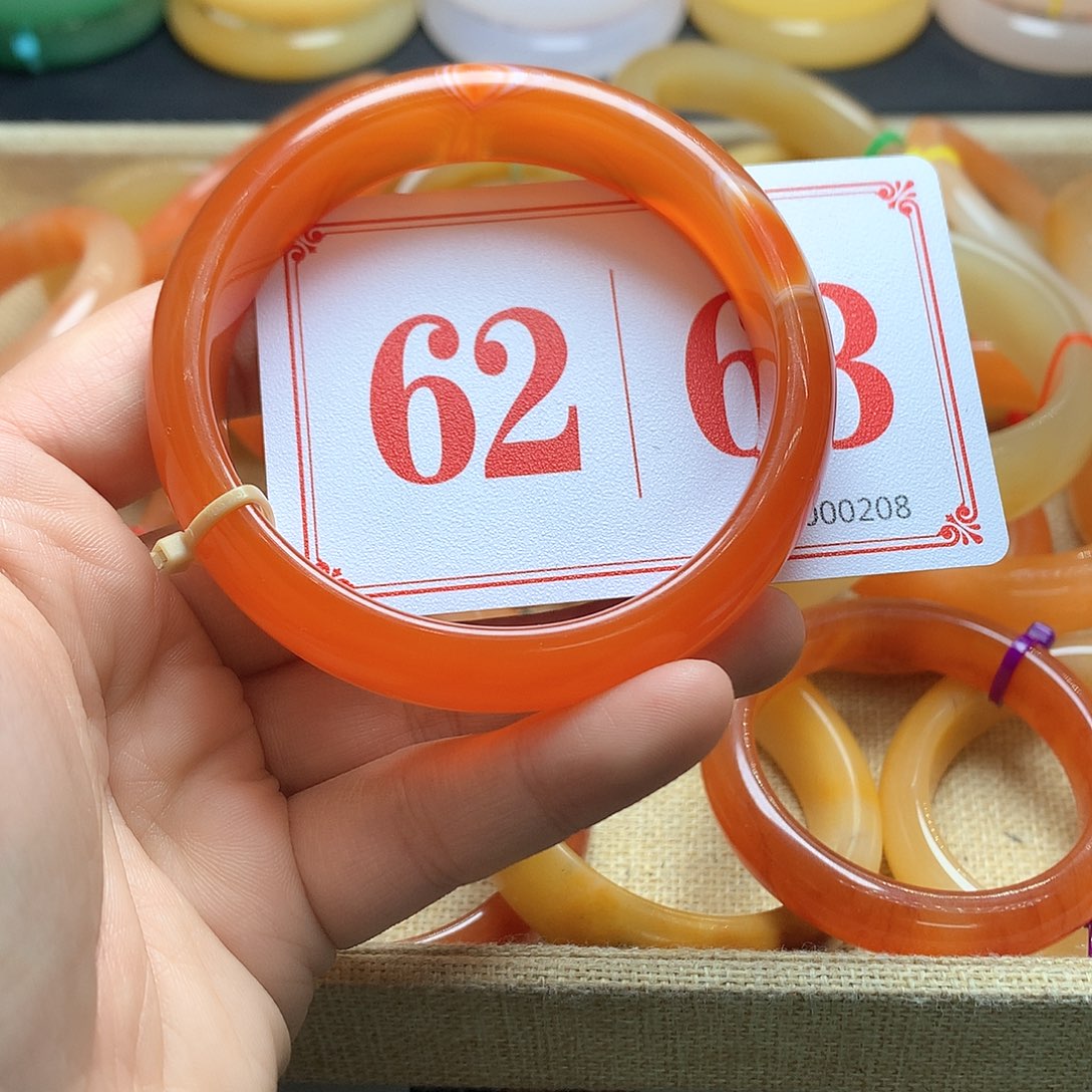 未镶嵌石英质玉（黄龙玉）手镯礼*