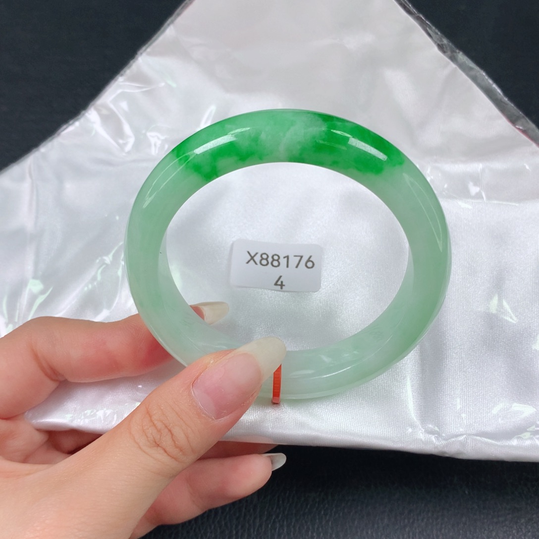 翡翠手镯未镶嵌天然翡翠手镯04