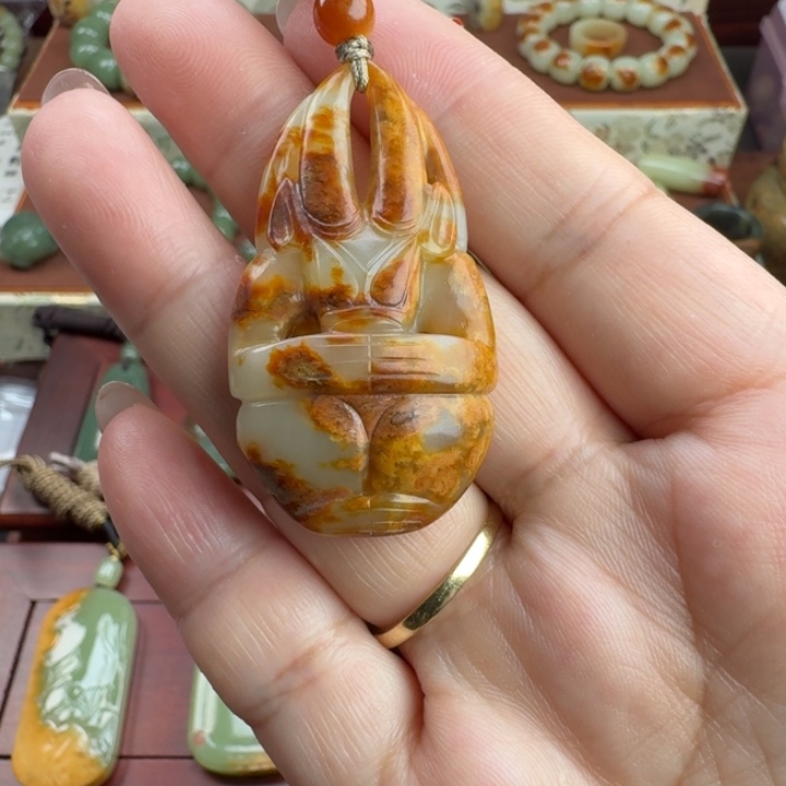 暖***玉颈饰未镶嵌岫岩河磨玉（透闪石质玉）