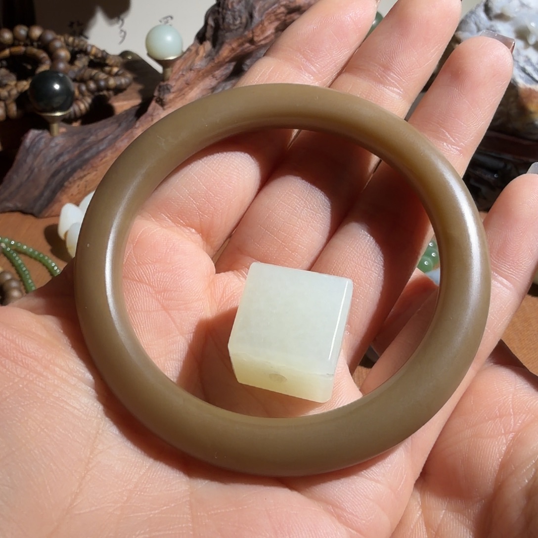 和田玉未镶嵌手镯56