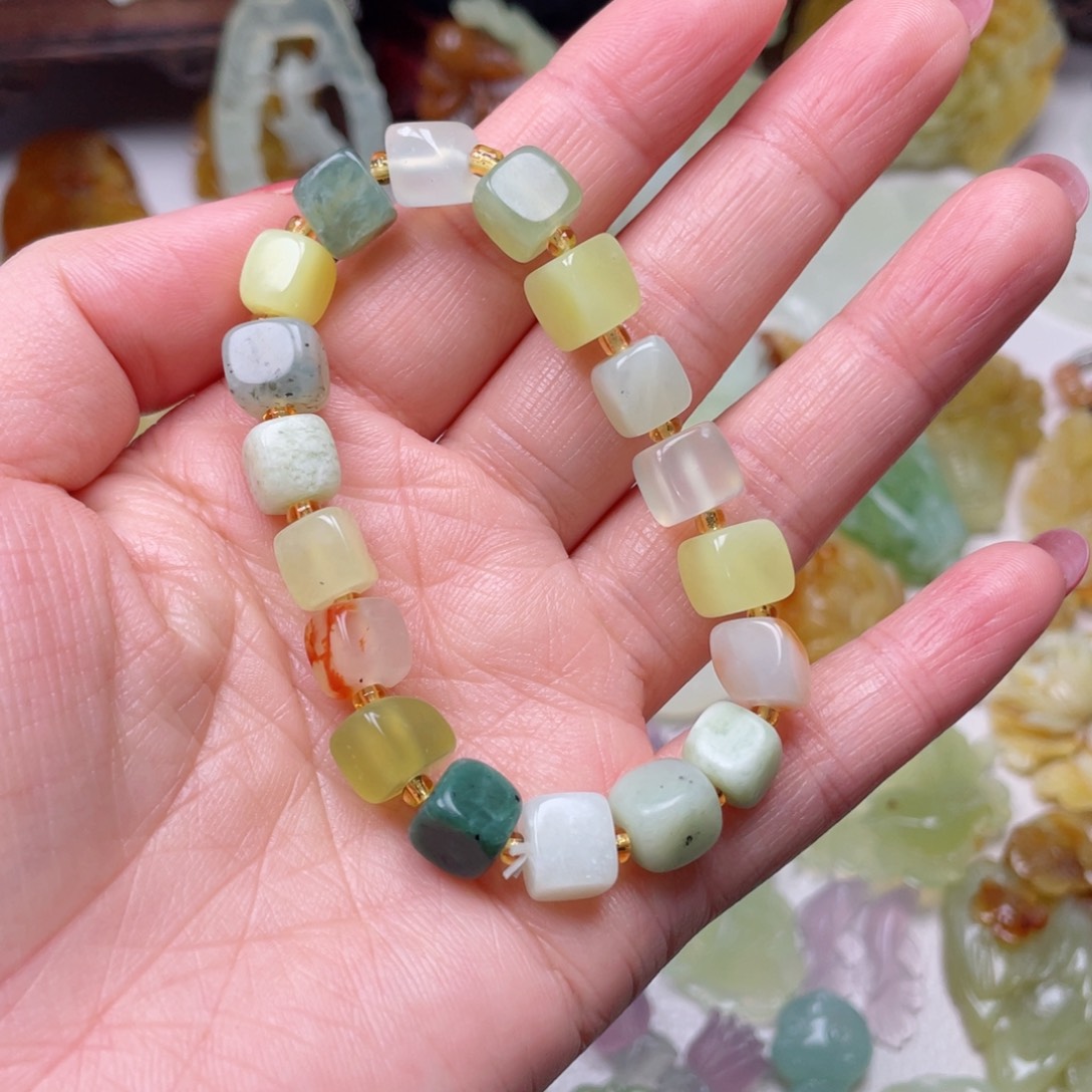 蛇纹石玉颈饰未镶嵌