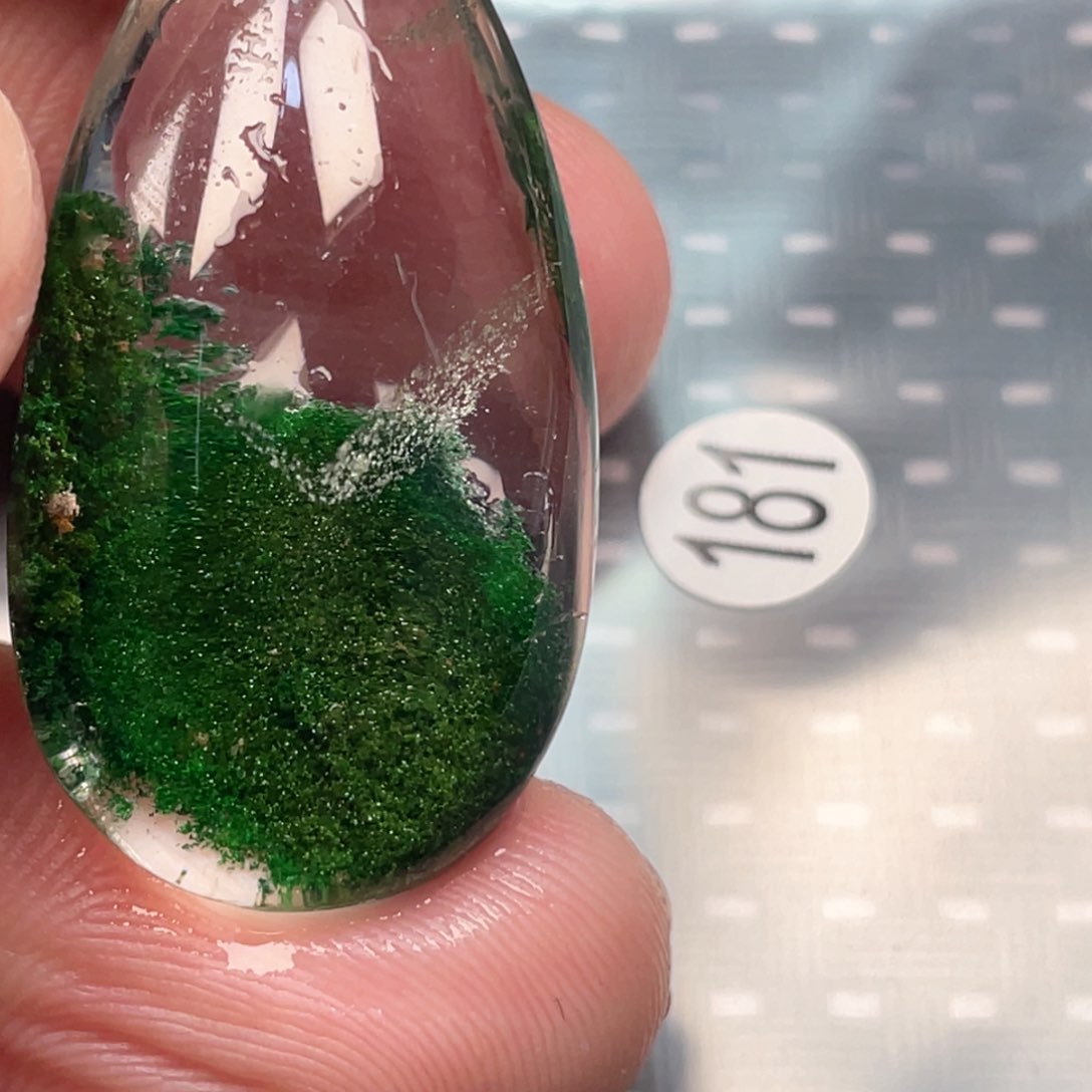 【闪购商品】颈饰未镶嵌水晶3****?