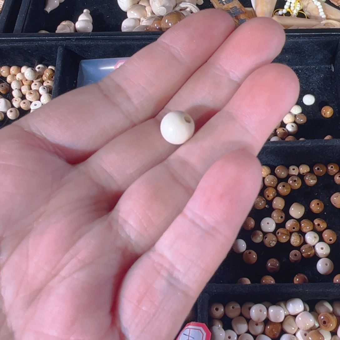 泥塑月***员工艺品工艺品