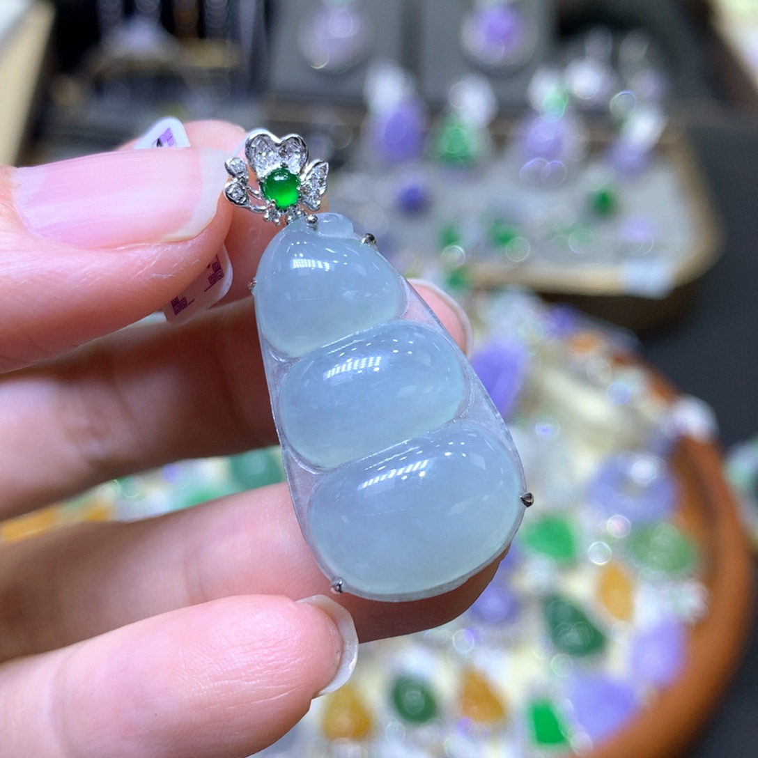 【闪购商品】翡翠颈饰18K金镶嵌翡翠吊坠项链