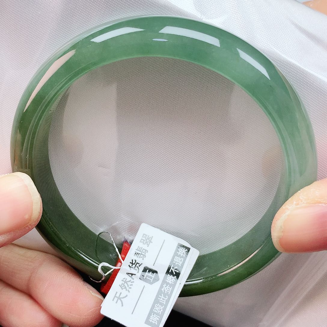 翡翠手镯未镶嵌57圈