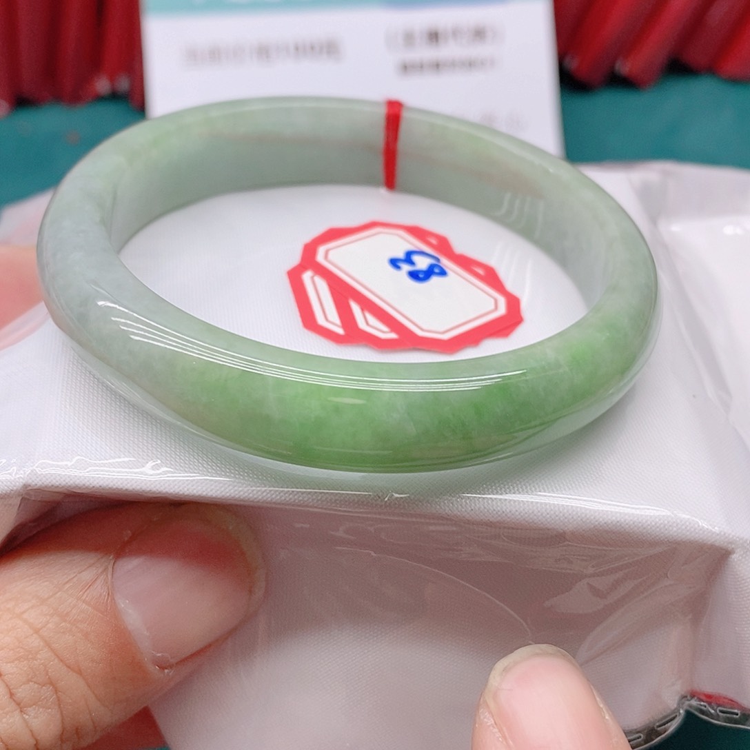 翡翠手镯未镶嵌囍****?833333333333