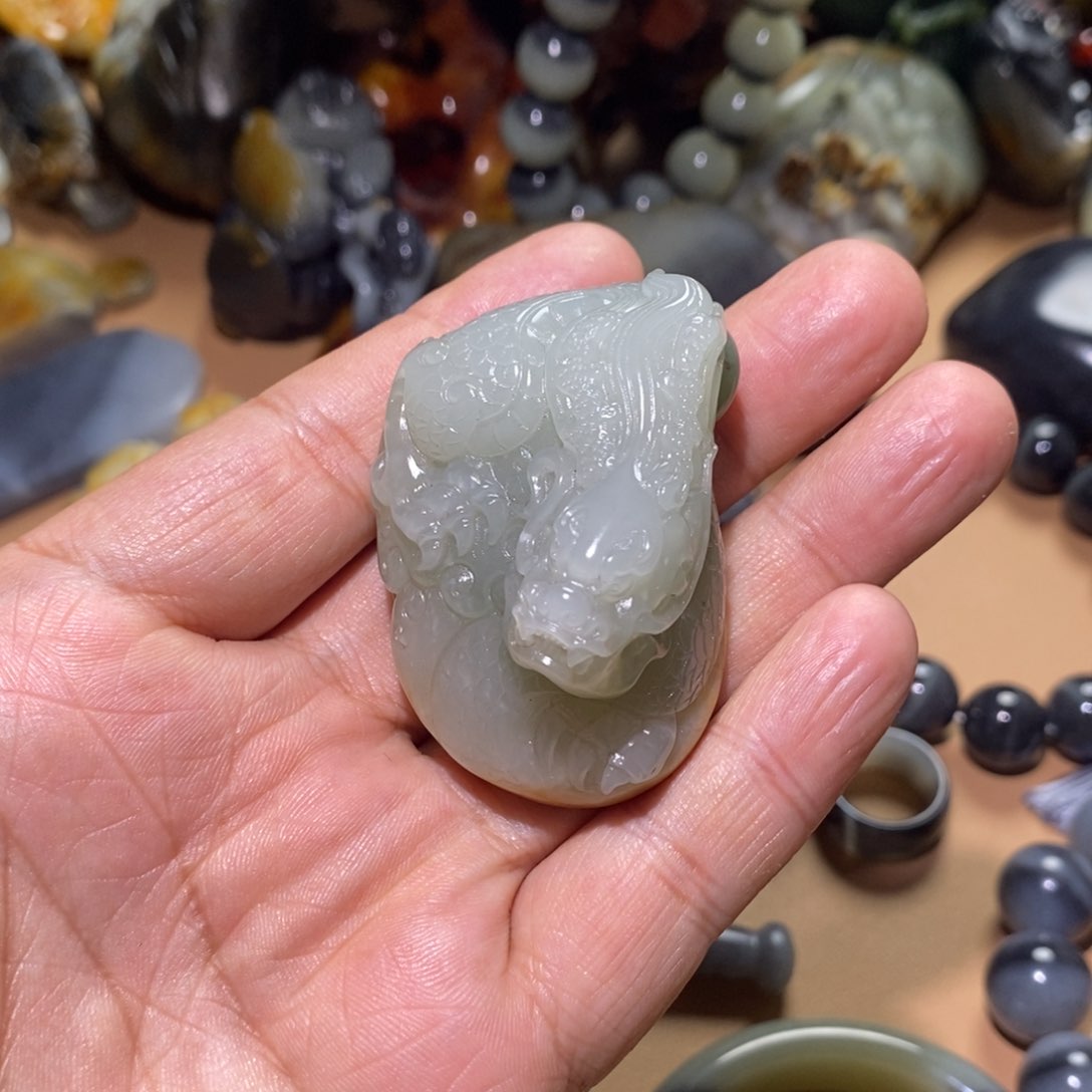 和田玉未镶嵌把件