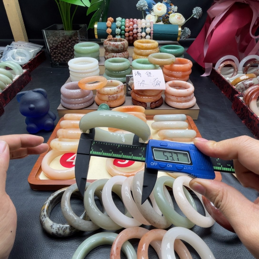 石英质玉未镶嵌手镯