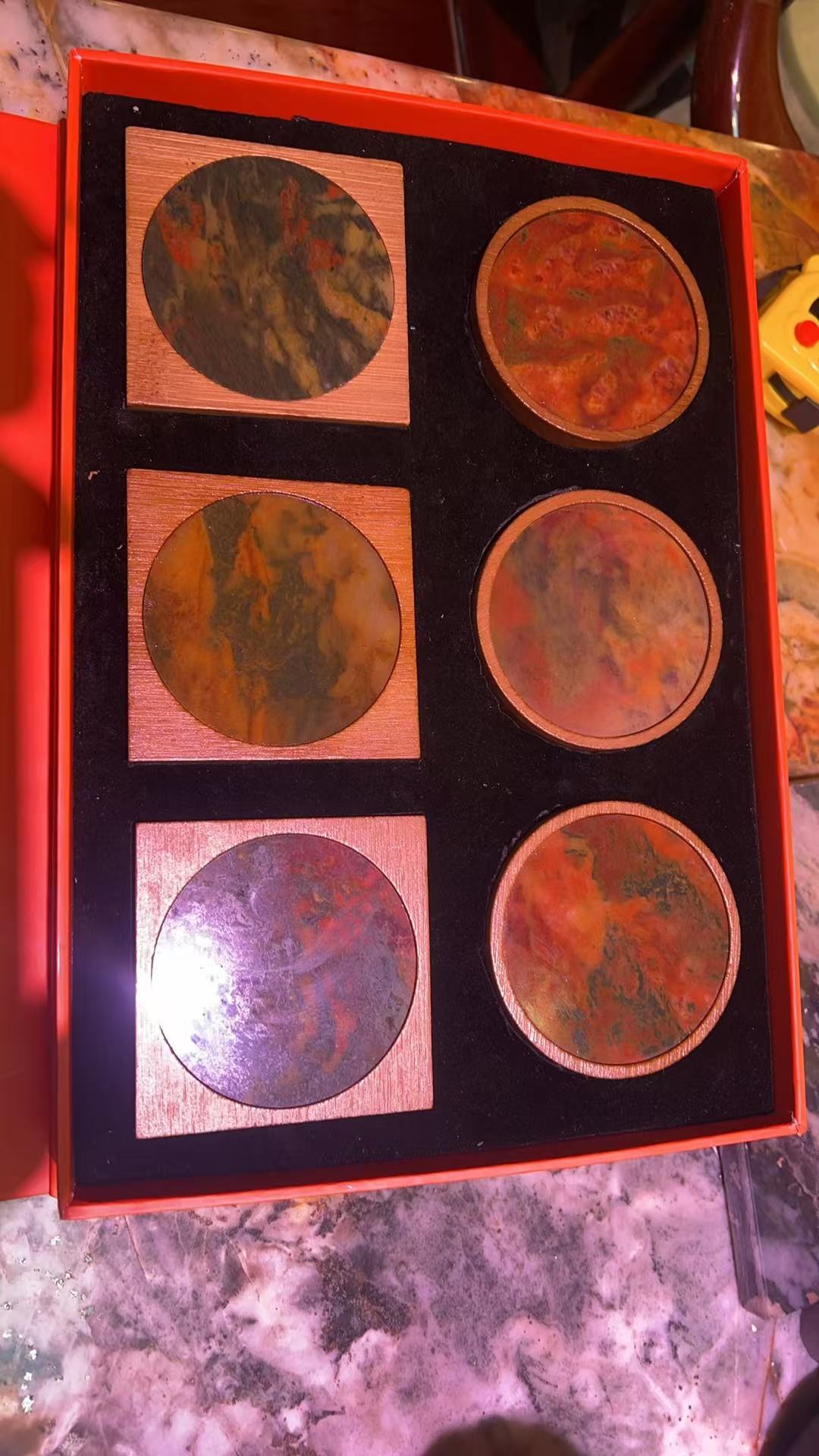 居家送礼，自用，桂林鸡血玉画面杯垫