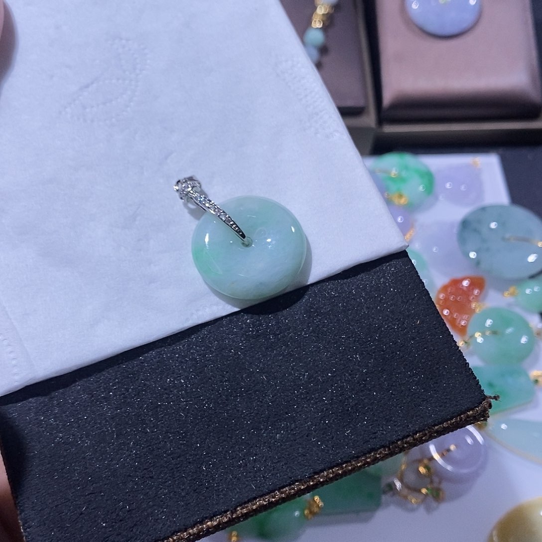 翡翠吊坠(不含链)未镶嵌