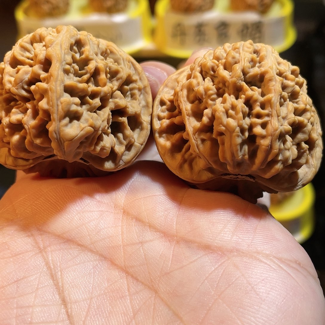 布***帅文玩核桃吊坠满天星