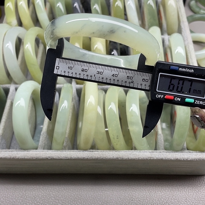 蛇纹石玉未镶嵌手镯159