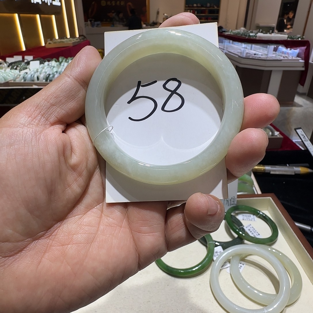 和田玉未镶嵌手镯56