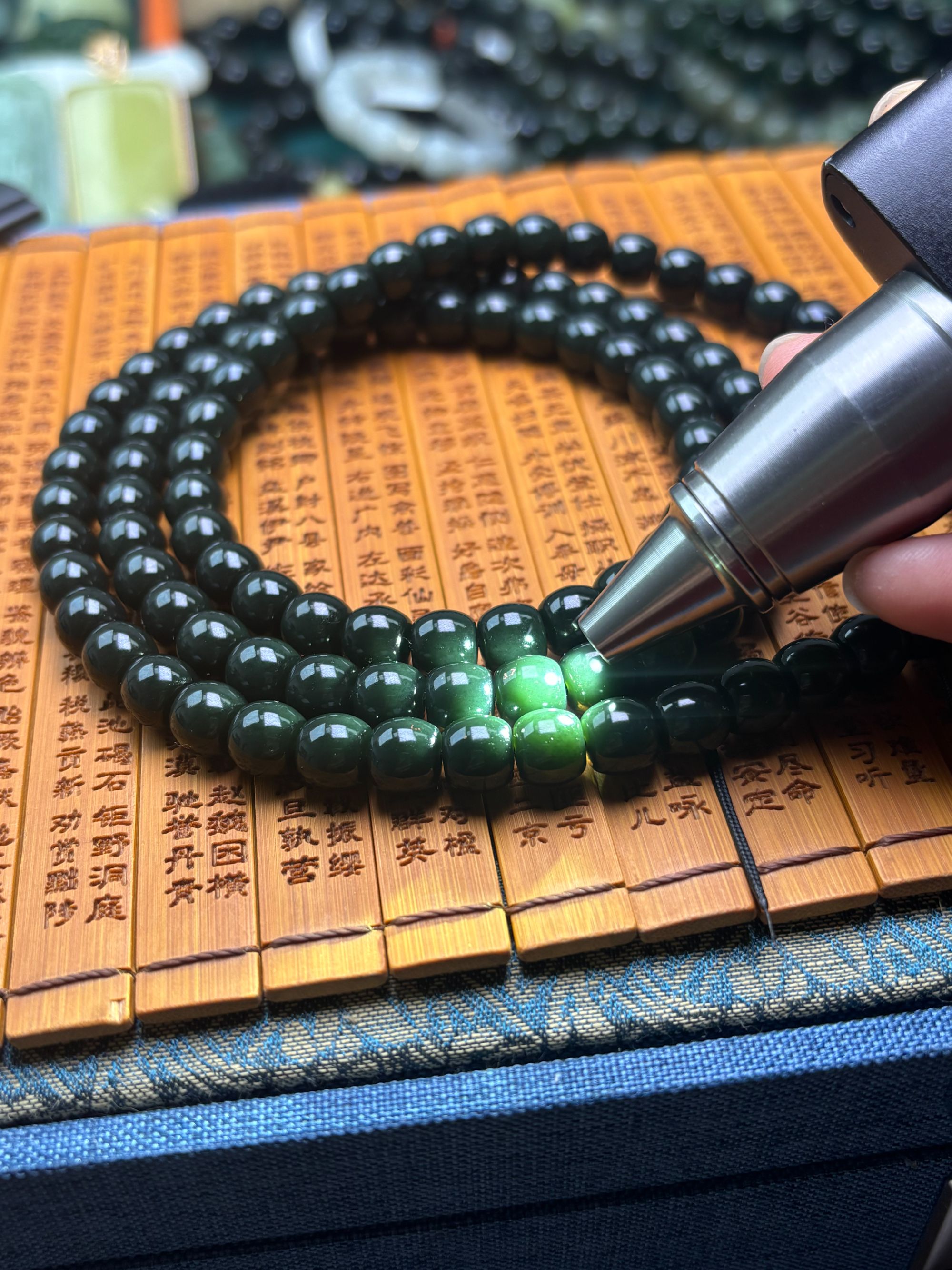 精美和田玉黑青108鼓珠黑油