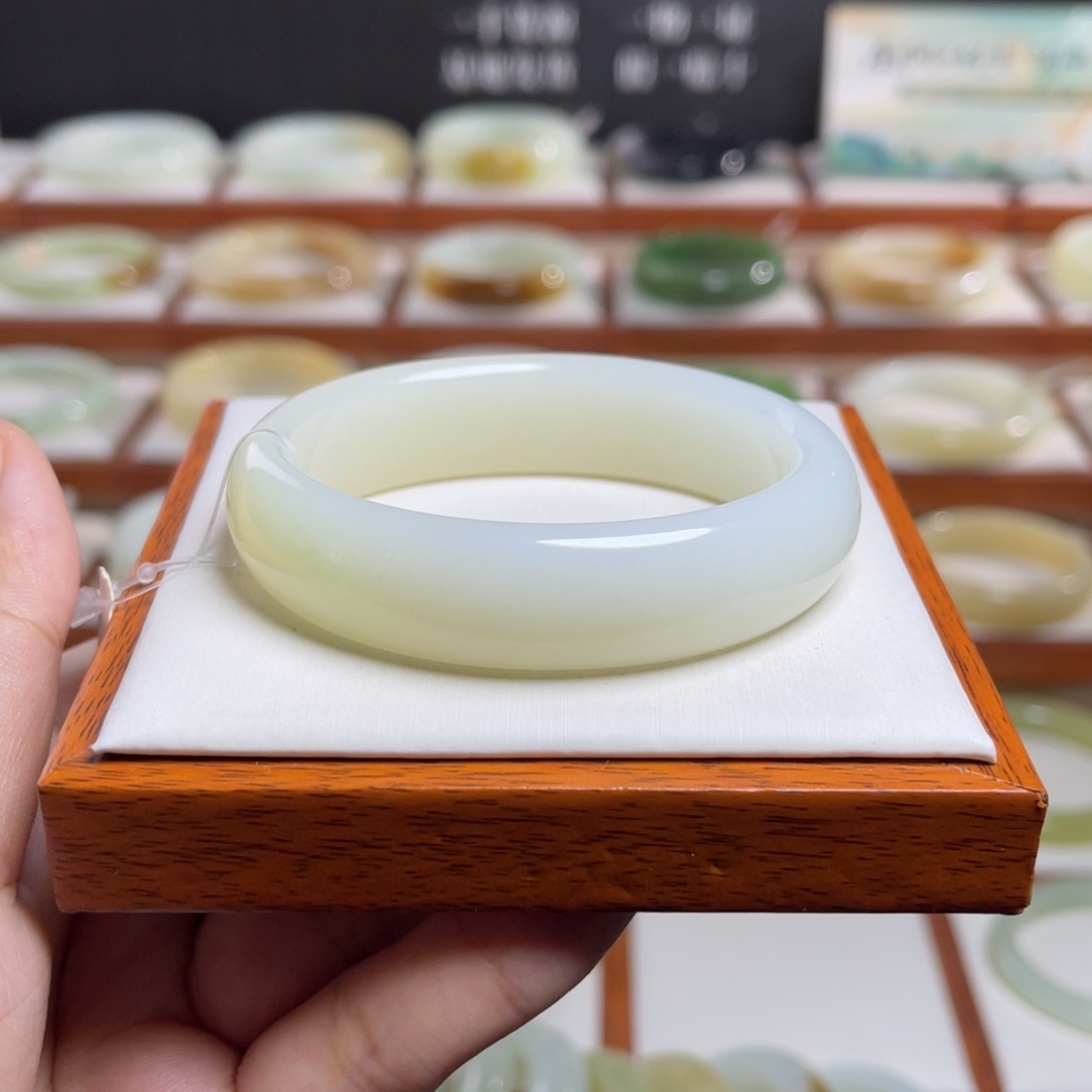【闪购商品】未镶嵌手镯和田玉