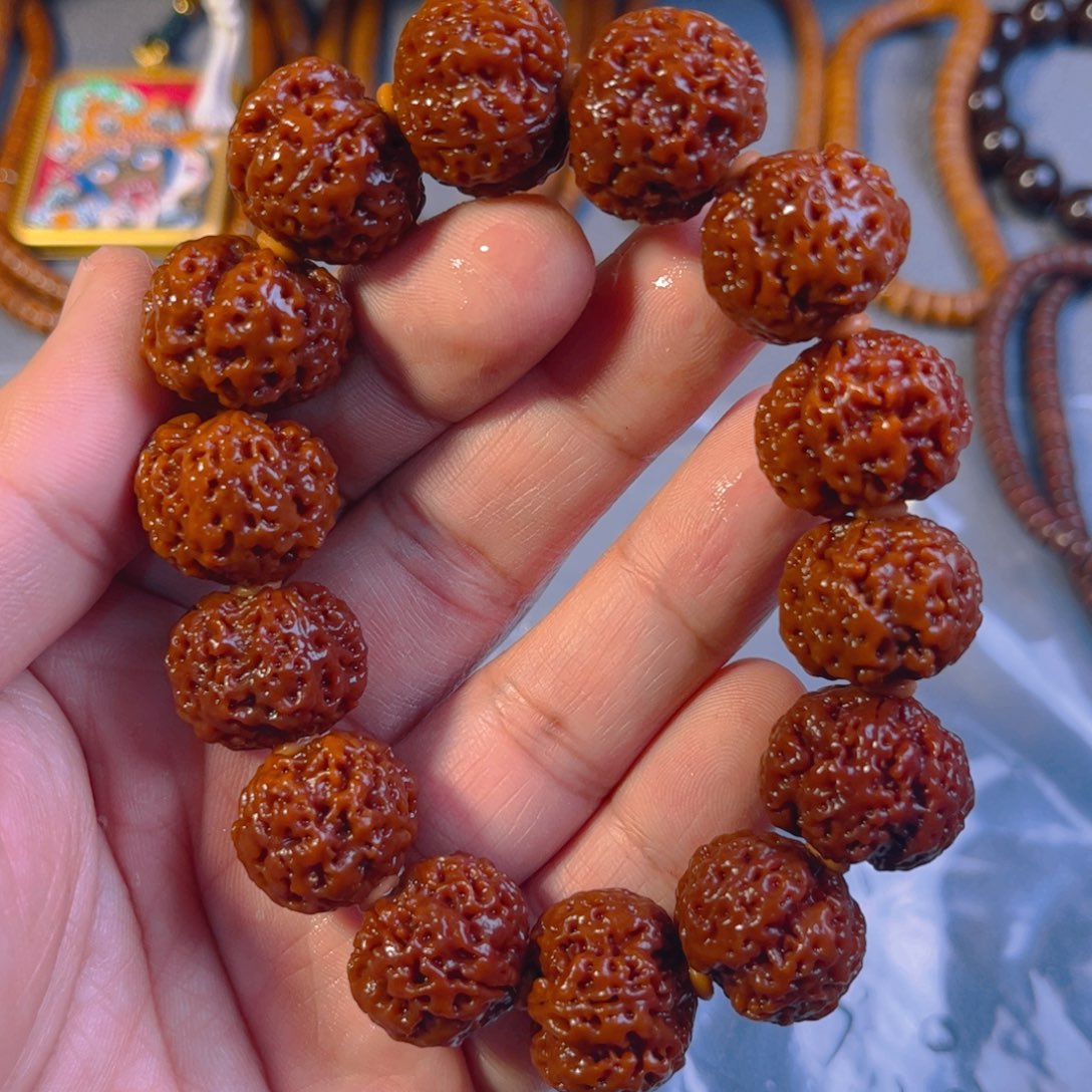 金刚菩提吊坠满肉蜂王