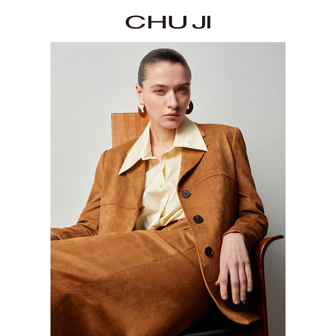 Chuji/出迹2平驳领JI皮绒西装套装直筒半身裙西装外套女-D1Z609W